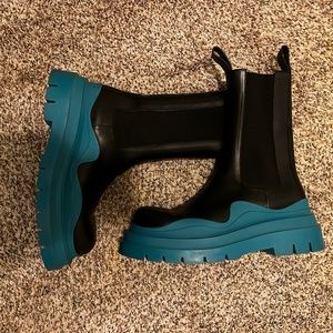 Bottega Veneta Mens Black Tire Boot Teal Soul